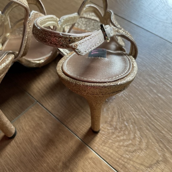 Nina Gold Strappy Heels for Formal Elegance - Picture 8 of 13